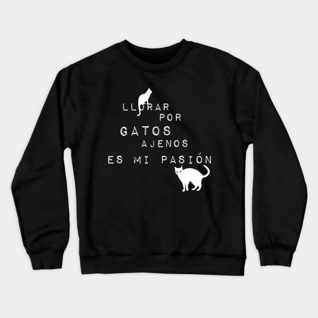 Llorar por Gatos ajenos es mi pasión (blanco) Crewneck Sweatshirt by mimichulu